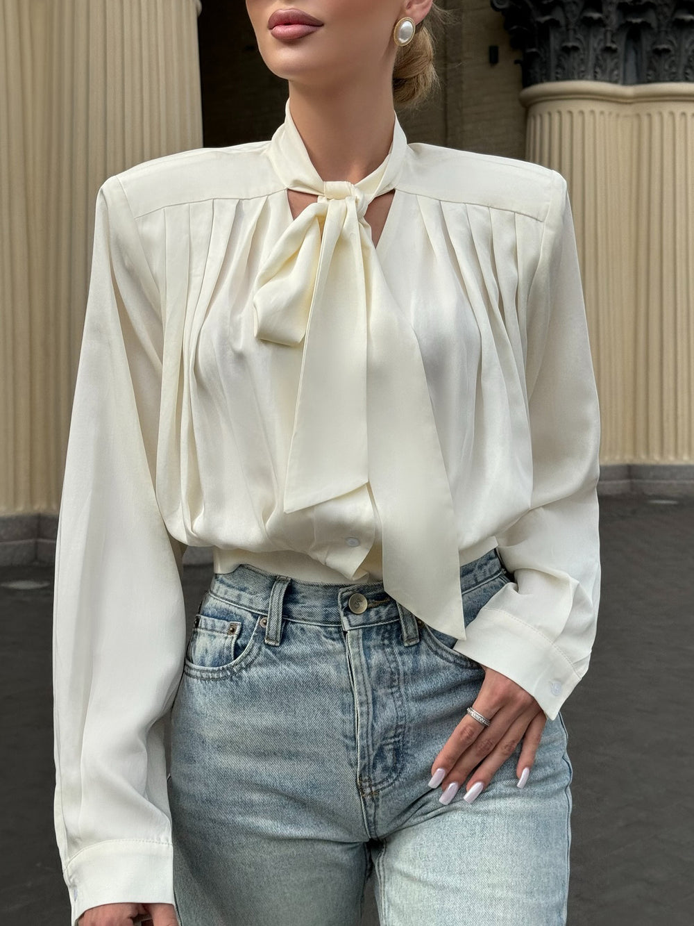 Weisse Bluse – zeitlos, elegant und vielseitig