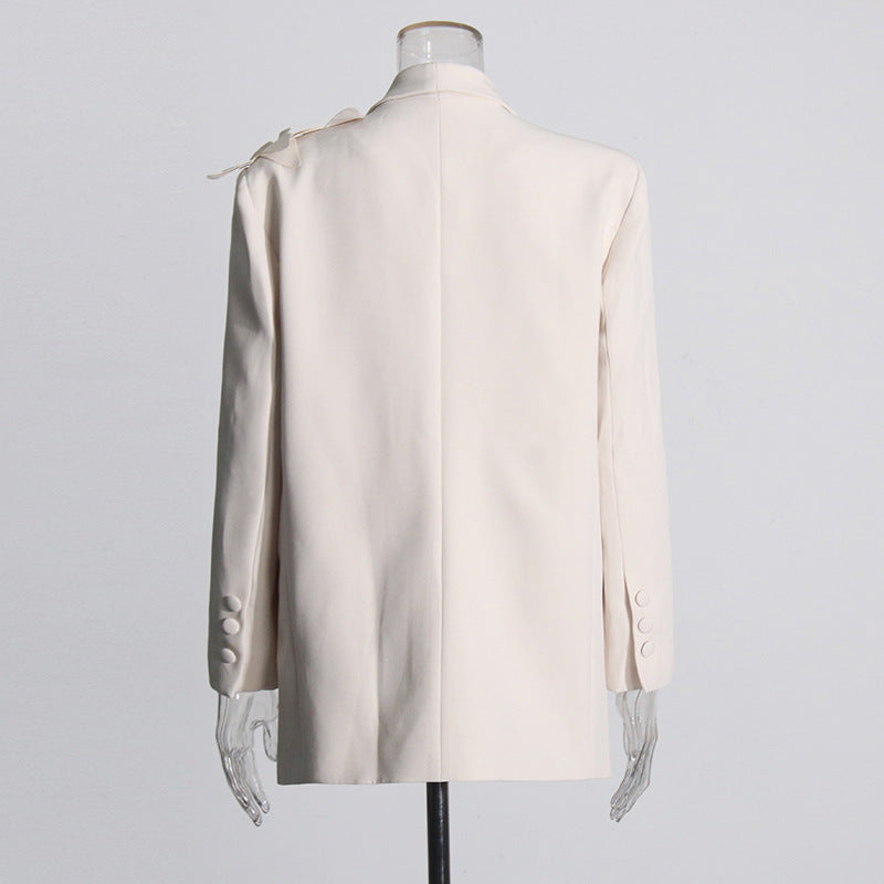 Eleganter Blazer mit Schmetterlingen auf der linken Seite