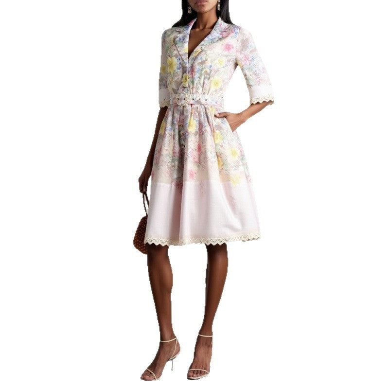 Elegantes Midikleid mit floraler Note und Taillengürtel