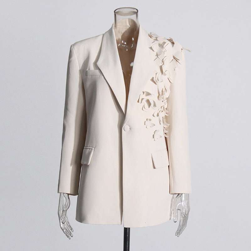 Eleganter Blazer mit Schmetterlingen auf der linken Seite