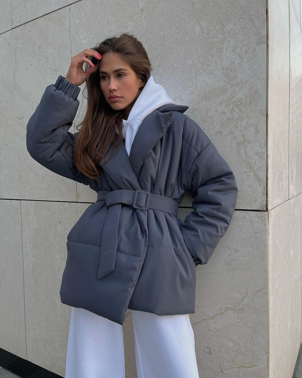 Taillierte Steppjacke mit Kapuze & Gürtel