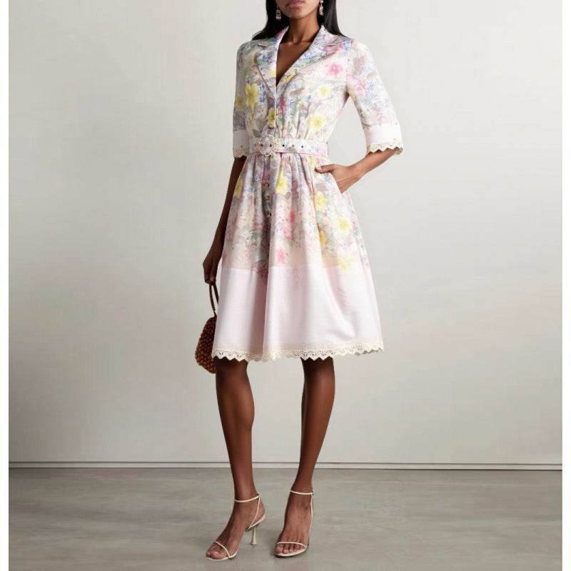 Elegantes Midikleid mit floraler Note und Taillengürtel