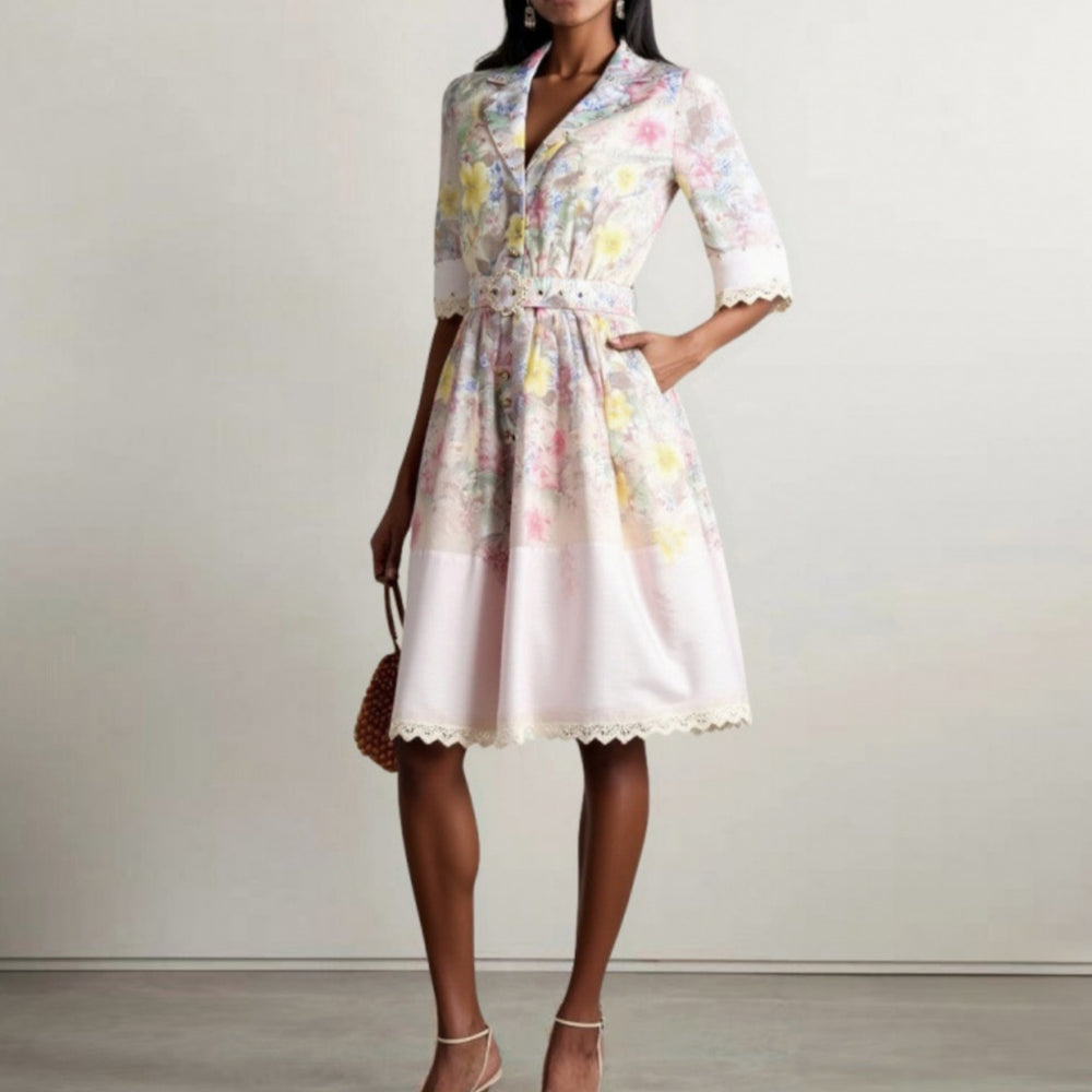 Elegantes Midikleid mit floraler Note und Taillengürtel