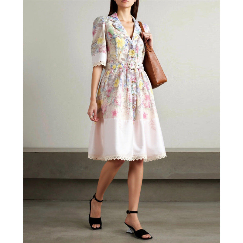 Elegantes Midikleid mit floraler Note und Taillengürtel